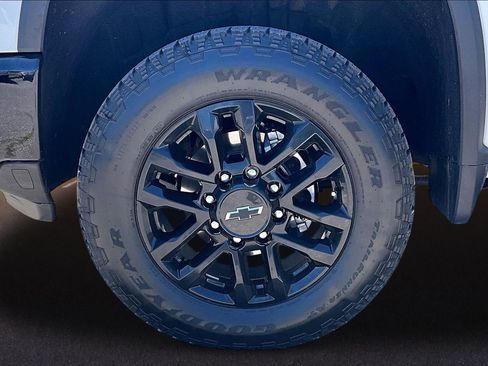 Used 2025 Chevrolet Silverado 2500 LT w/ Trail Boss Package AWD/4WD image 9
