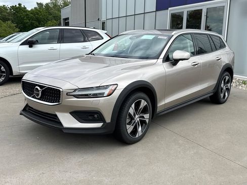 New 2026 Volvo V60 B5 Cross Country Plus w/ Climate Package AWD/4WD image 1