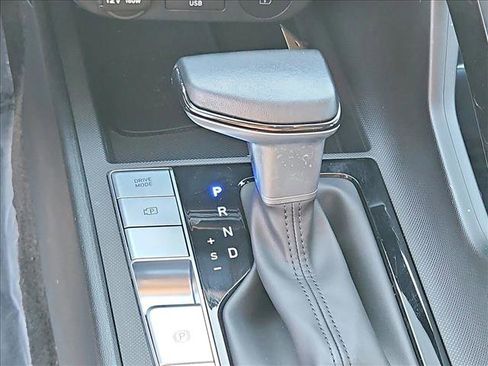 Used 2025 Hyundai Elantra Limited image 11