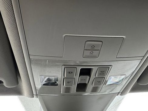 Used 2022 Volkswagen Tiguan SE image 18