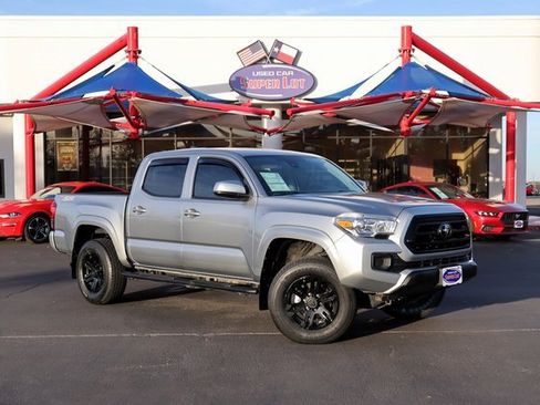 Used 2022 Toyota Tacoma TRD Off-Road image 1