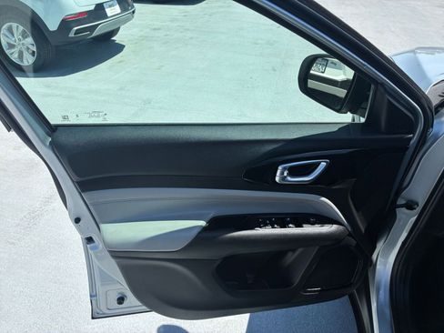 Used 2025 Jeep Compass Limited AWD/4WD image 18