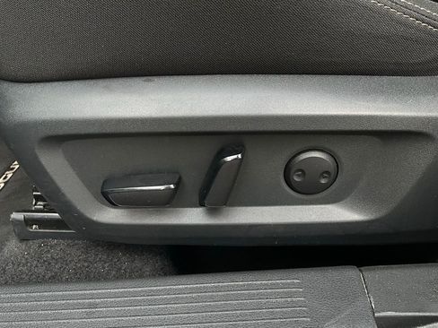 Used 2025 Nissan Rogue SV image 11