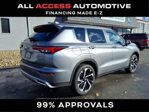 Used 2024 Mitsubishi Outlander AWD image 2