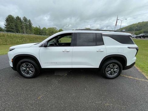 New 2026 Chevrolet Traverse LT w/ Driver Confidence Package AWD/4WD image 4