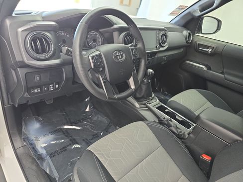 Used 2022 Toyota Tacoma TRD Sport image 15