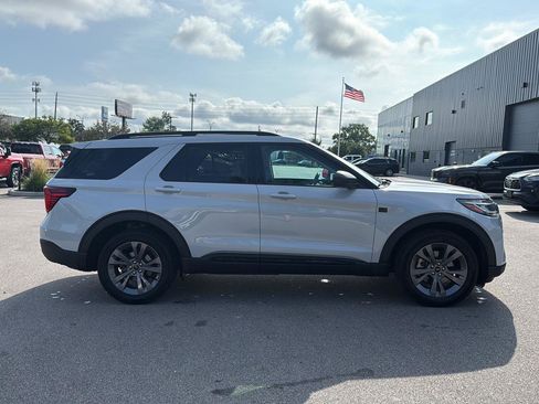 Used 2026 Ford Explorer Active w/ Active Comfort Package AWD/4WD image 2