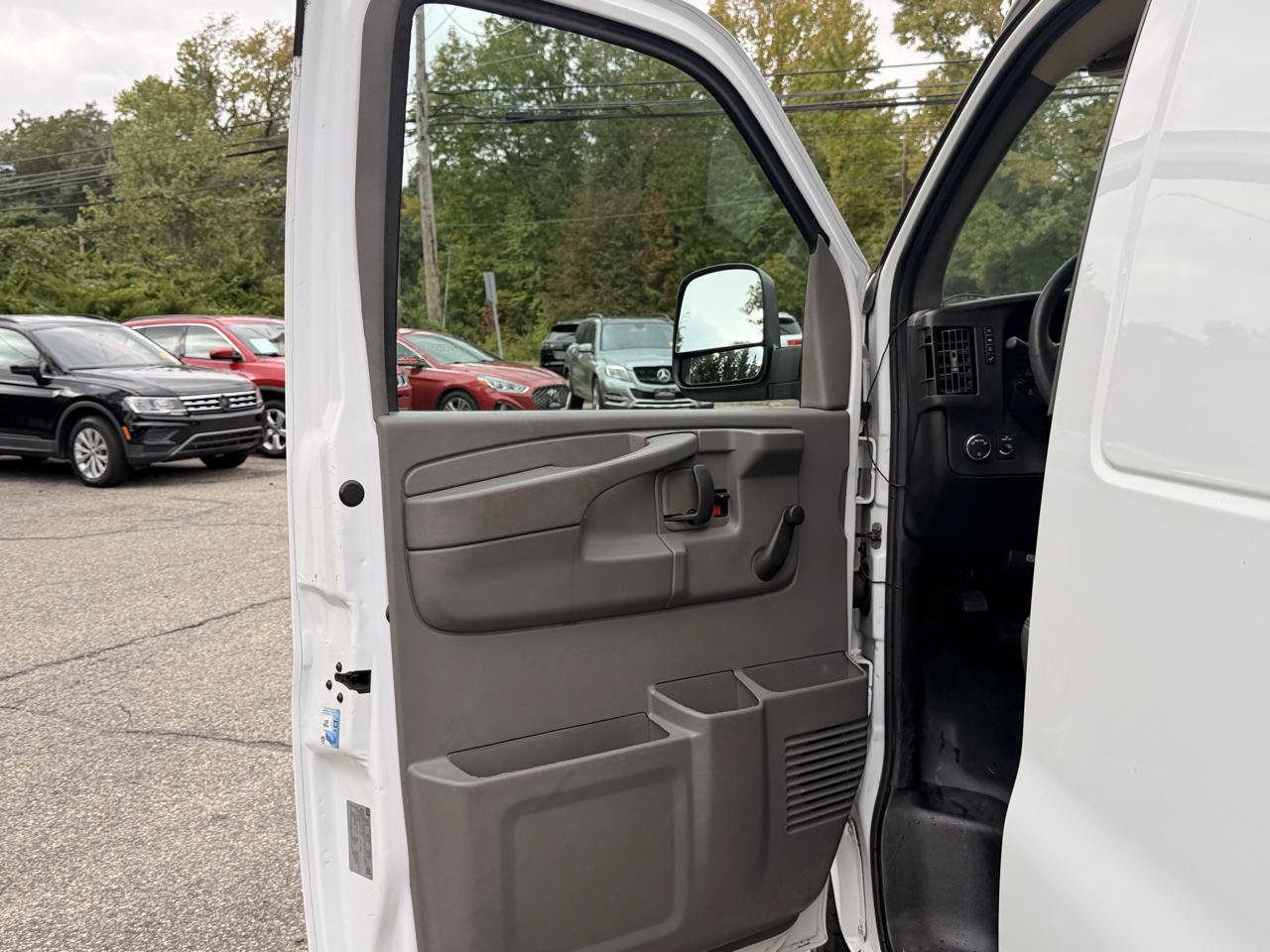 Used 2013 Chevrolet Express 3500 RWD image 11