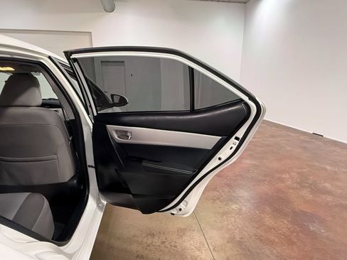 Used 2017 Toyota Corolla L FWD image 64