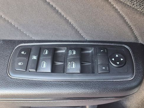 Used 2021 Dodge Charger SXT w/ Blacktop Package image 7