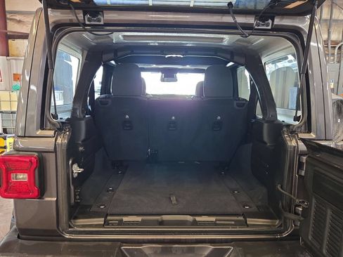 Used 2025 Jeep Wrangler Unlimited Sahara AWD/4WD image 25