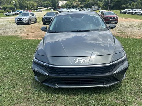 Used 2024 Hyundai Elantra SEL FWD image 2