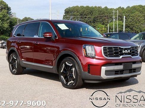 Used 2023 Kia Telluride S w/ S Sunroof Package FWD image 1