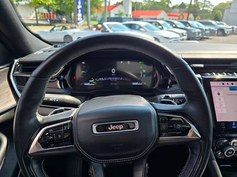Used 2023 Jeep Grand Cherokee Overland w/ Advanced Protech Group III AWD/4WD image 15