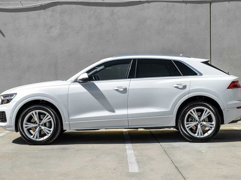 Used 2022 Audi Q8 Premium image 14