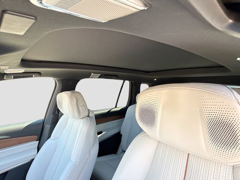 Used 2026 Cadillac Vistiq Luxury image 28