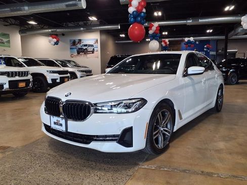 Used 2023 BMW 530i xDrive w/ Premium Package AWD/4WD image 3