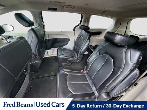 Used 2023 Chrysler Pacifica Touring-L FWD image 29