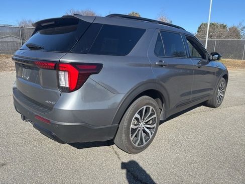 Used 2025 Ford Explorer ST-Line image 3