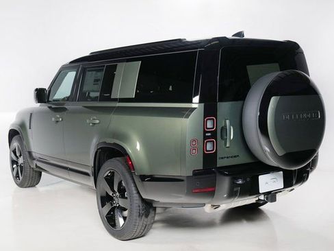 New 2026 Land Rover Defender 130 X-Dynamic SE image 33