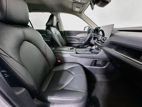 Used 2025 Toyota Grand Highlander AWD image 32
