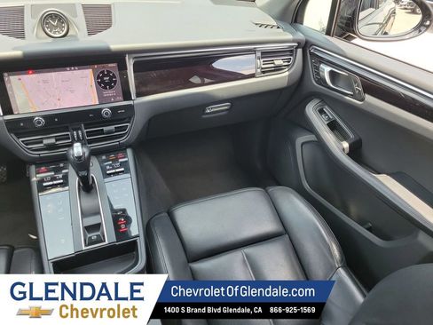 Used 2024 Porsche Macan Turbo AWD/4WD image 25