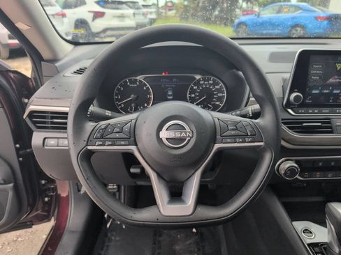 Used 2025 Nissan Altima 2.5 SV FWD image 22