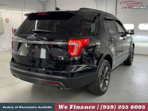 Used 2017 Ford Explorer XLT w/ Equipment Group 202A AWD/4WD image 8