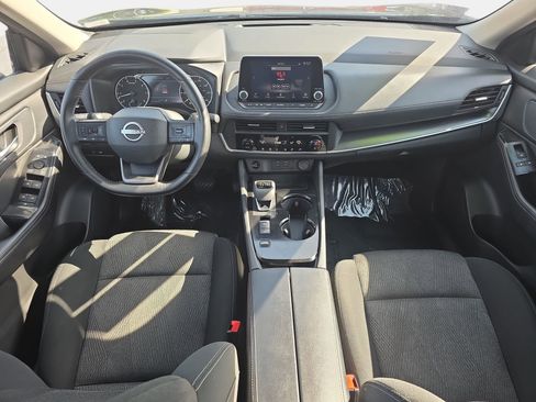 Used 2025 Nissan Rogue SV FWD image 9