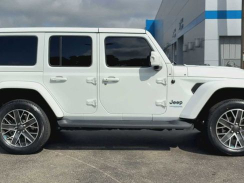 Used 2022 Jeep Wrangler Unlimited Sahara image 9