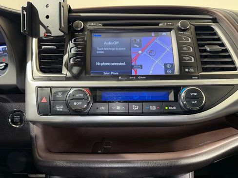 Used 2016 Toyota Highlander XLE AWD/4WD image 29