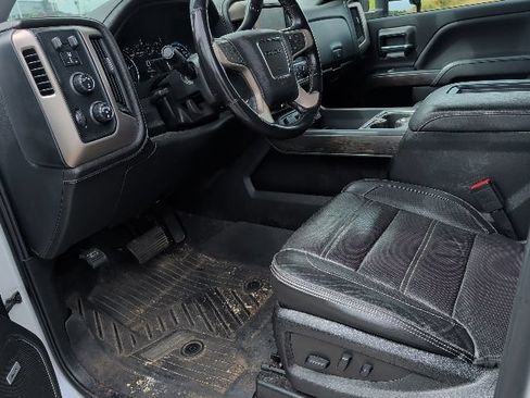 Used 2019 GMC Sierra 2500 Denali w/ Duramax Plus Package AWD/4WD image 16