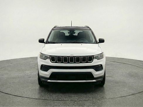 Used 2025 Jeep Compass Limited AWD/4WD image 2