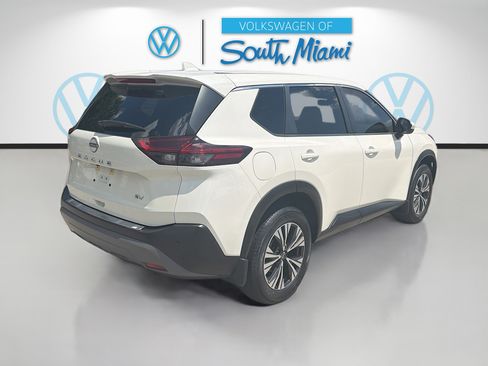 Used 2023 Nissan Rogue SV image 7