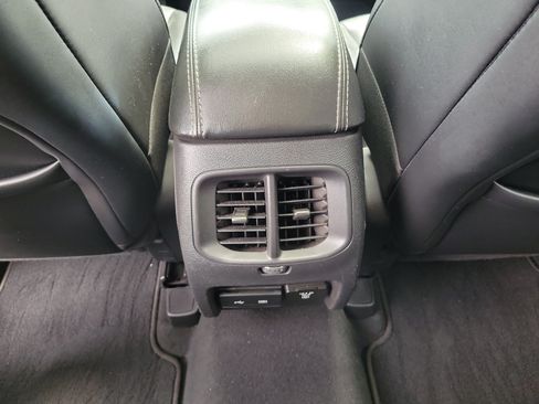 Used 2019 Jeep Cherokee Limited AWD/4WD image 11
