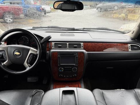 Used 2013 Chevrolet Suburban LTZ image 29
