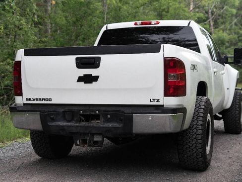 Used 2014 Chevrolet Silverado 2500 LTZ w/ LTZ Plus Package AWD/4WD image 9
