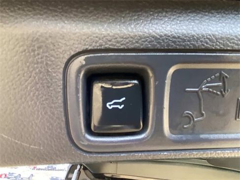 Certified 2024 Ford Expedition Max XLT image 9