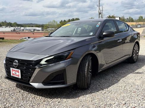 Used 2024 Nissan Altima 2.5 SV image 26