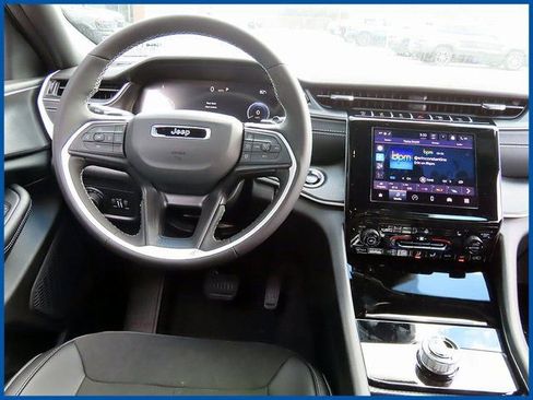 New 2025 Jeep Grand Cherokee L Altitude image 12