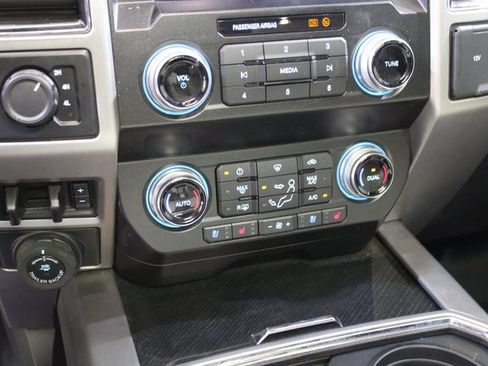 Used 2020 Ford F250 Platinum w/ FX4 Off-Road Package image 14