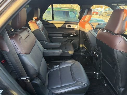 Certified 2023 Ford Explorer Platinum w/ Technology Package image 36