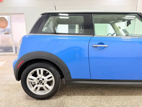 Used 2013 MINI Cooper Hardtop image 9