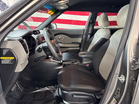 Used 2014 Kia Soul FWD image 9