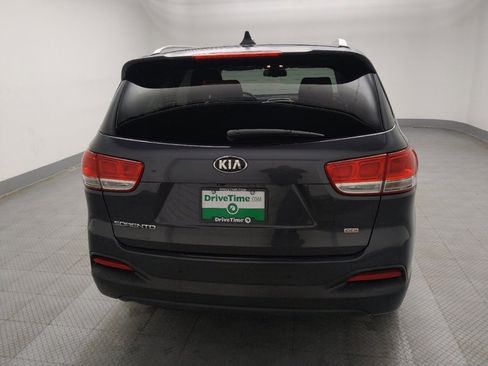 Used 2017 Kia Sorento LX w/ LX Convenience Package image 7