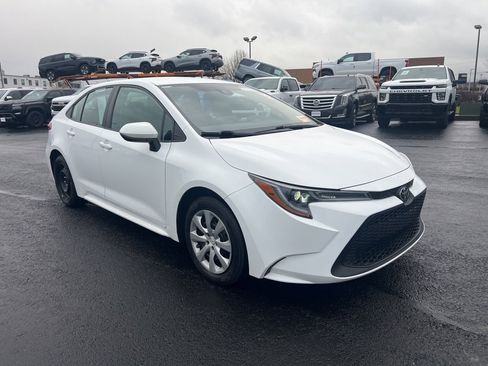 Used 2022 Toyota Corolla LE image 3