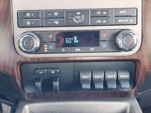 Used 2012 Ford F250 Lariat w/ Lariat Interior Pkg AWD/4WD image 19