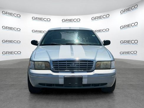 Used 2005 Ford Crown Victoria LX RWD image 2