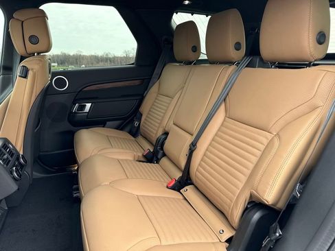 New 2025 Land Rover Discovery Dynamic SE image 14