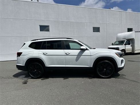 New 2025 Volkswagen Atlas SE image 6